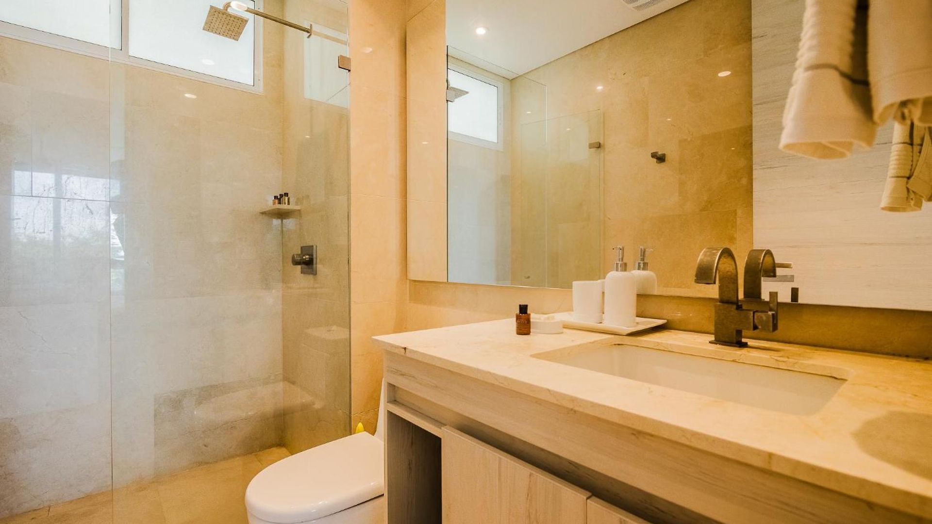 2-br Sea & Pool View In Baru - * Cartagena