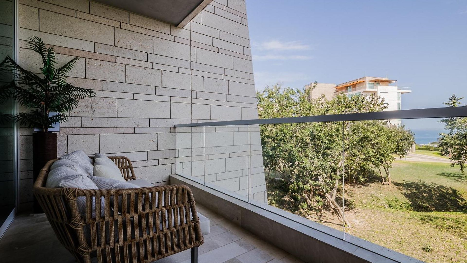 2-br Sea & Pool View In Baru -