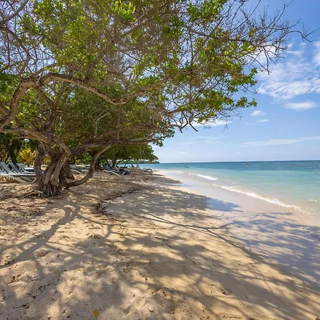 2-br Sea & Pool View In Baru -